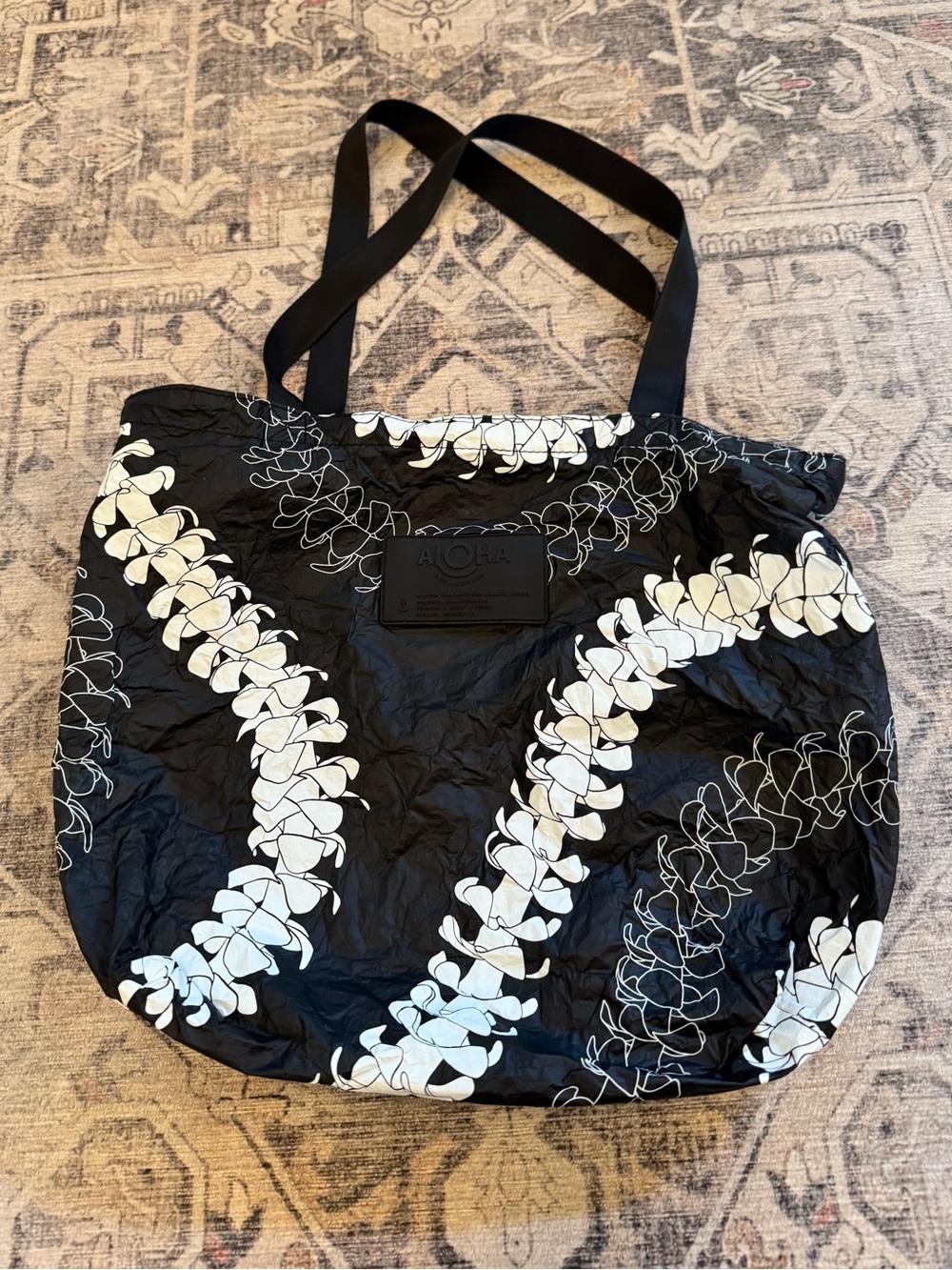 ALOHA Collection Puakenikeni Small Bag Black & White Floral Lei Print